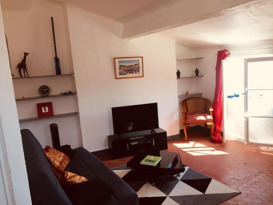 Lovely Flat In The Heart Of The Medieval City Ιέρ Εξωτερικό φωτογραφία